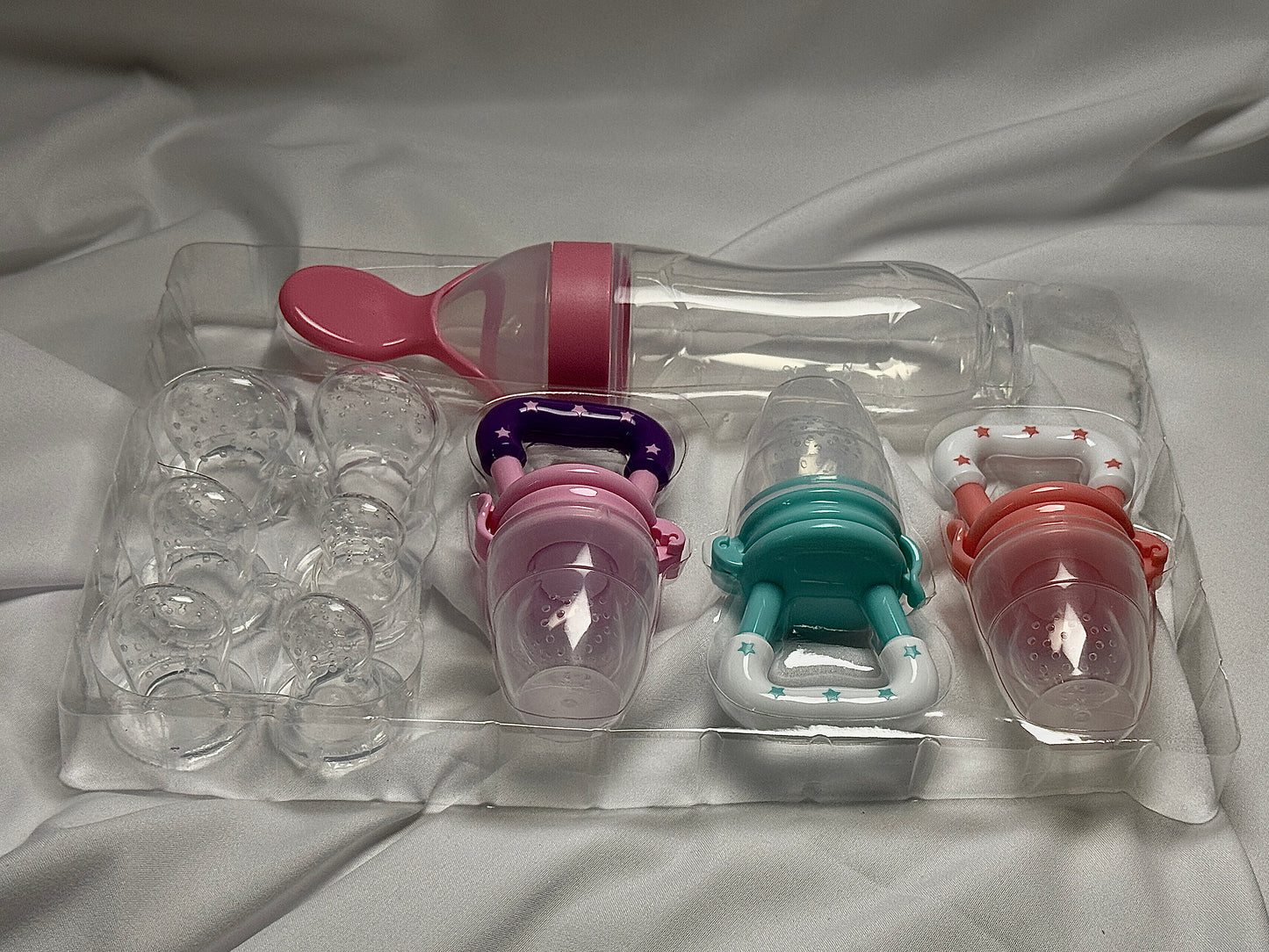 Бебешки сет: 3 биберона за плодове + 6 поставки + лъжичка-дозатор